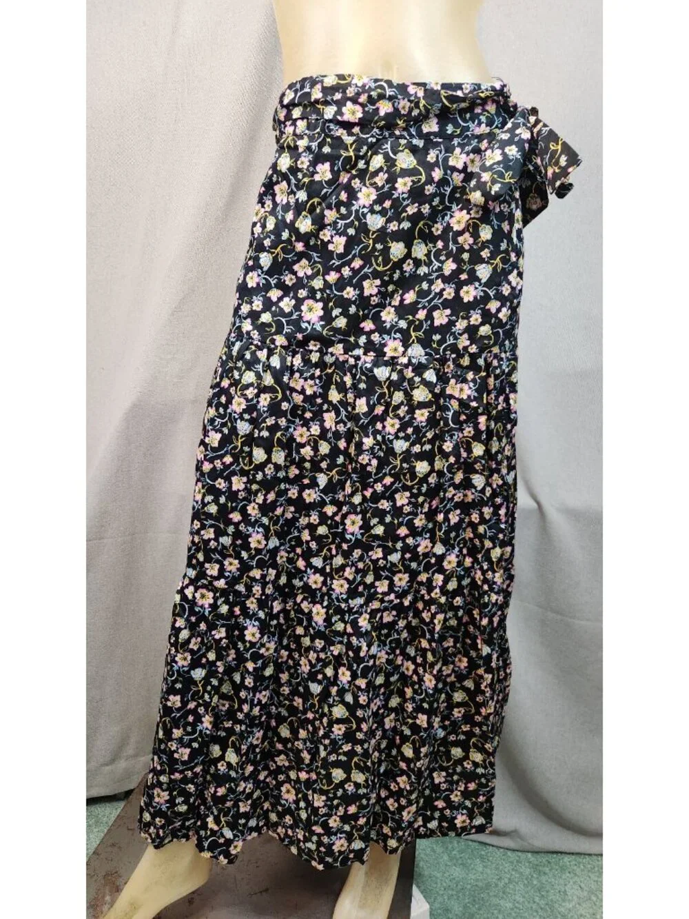Who What Wear Black w Pink Blue Floral Print Long Skirt Womens Size 2 XSMALL NEW